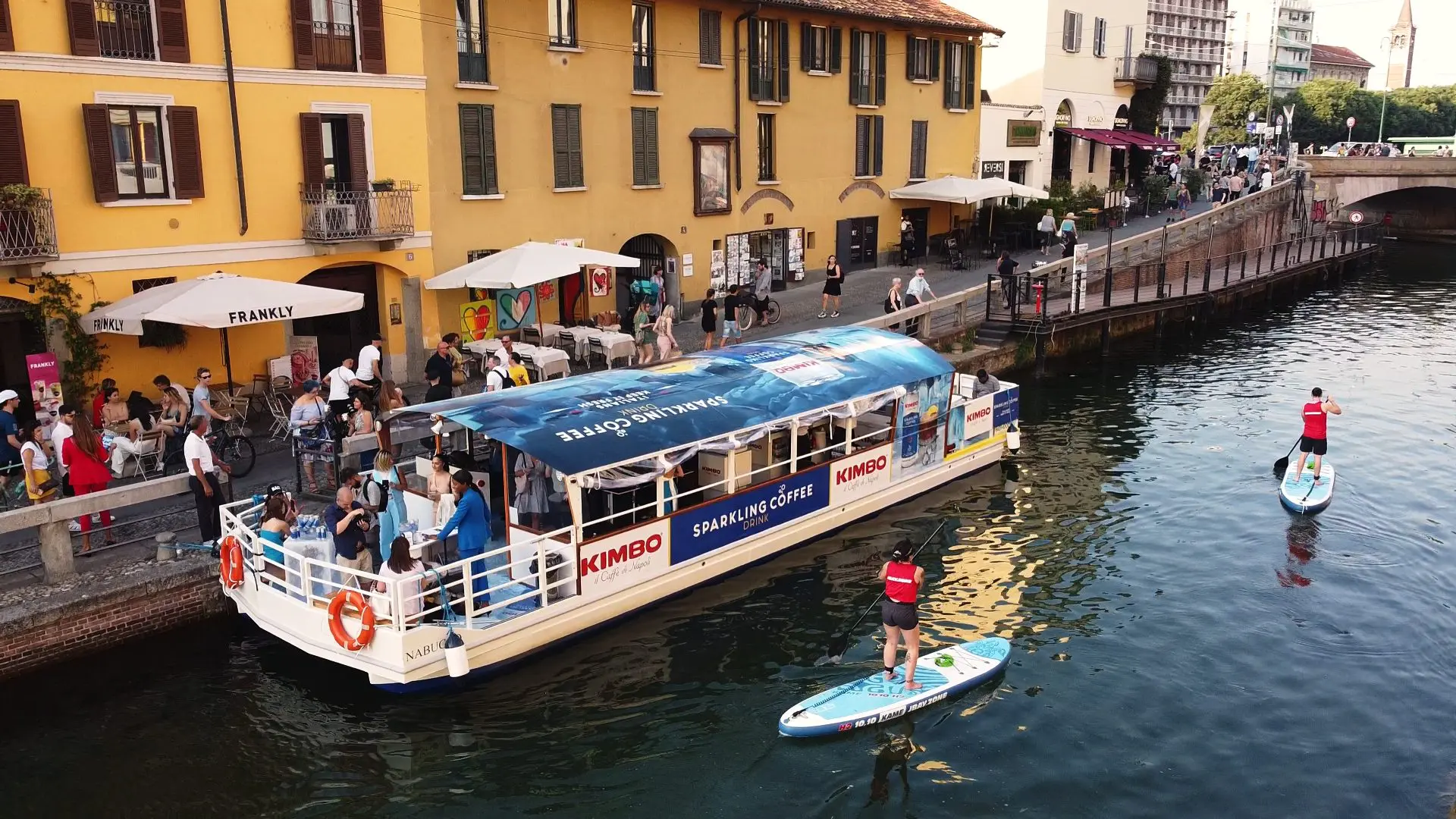 paseo en barco por los navigli de milan