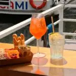 aperitivo en barco por los navigli de milan